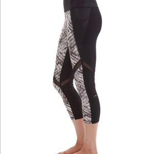 Gottex Black Sequin Print Capri Leggings